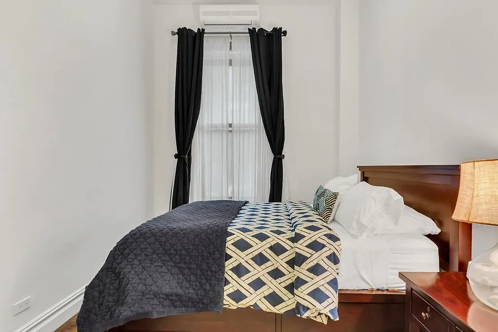 3/2 Columbus Circle #3 Apartment New York